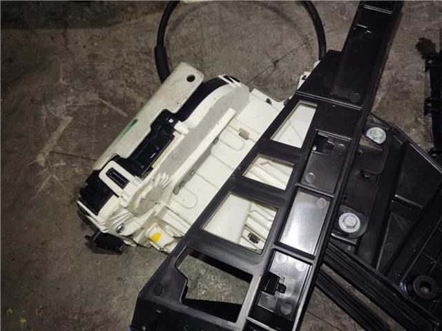 P04589915AE CHRYSLER Cerradura de puerta trasera izquierda  en stock Córdoba
