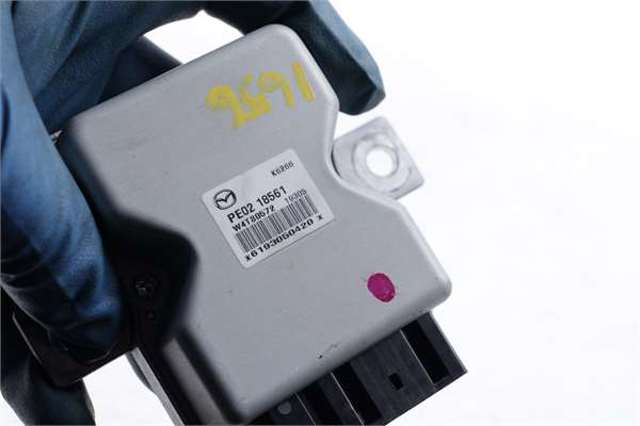 MAZDA PE0218561 Módulo de control del motor de la bomba de combustible comprar Barcelona