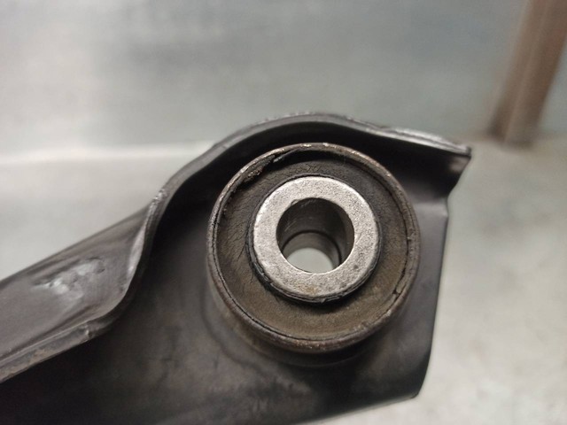 MERCEDES Q0014141V002000000 Brazo inferior izquierdo/derecho de suspensión delantera  en stock Valencia