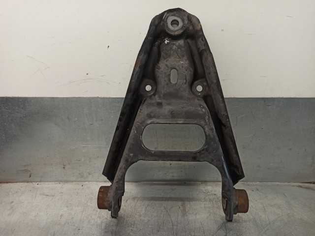Brazo inferior izquierdo/derecho de suspensión delantera Q0014141V002000000 MERCEDES