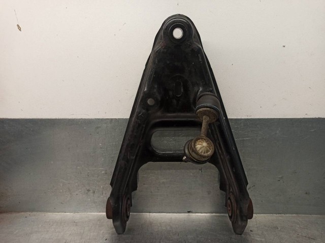 Brazo inferior izquierdo/derecho de suspensión delantera Q0014141V002000000 MERCEDES