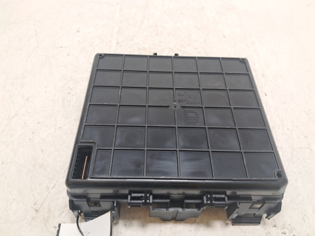Caja de fusibles para Ford Puma J2K, CF7