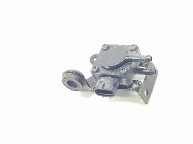 R2AX182B5 Mazda