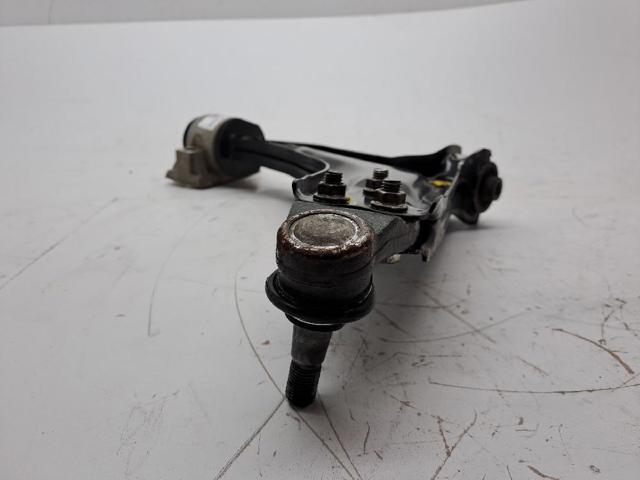 RBJ102450 Brazo inferior izquierdo de la suspensión delantera  disponible Málaga