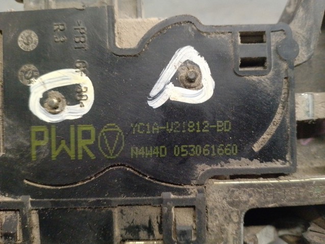 YC1AV21812BD Ford
