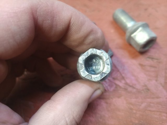 WHT002437 VAG Tornillo de rueda  comprar en Jaén