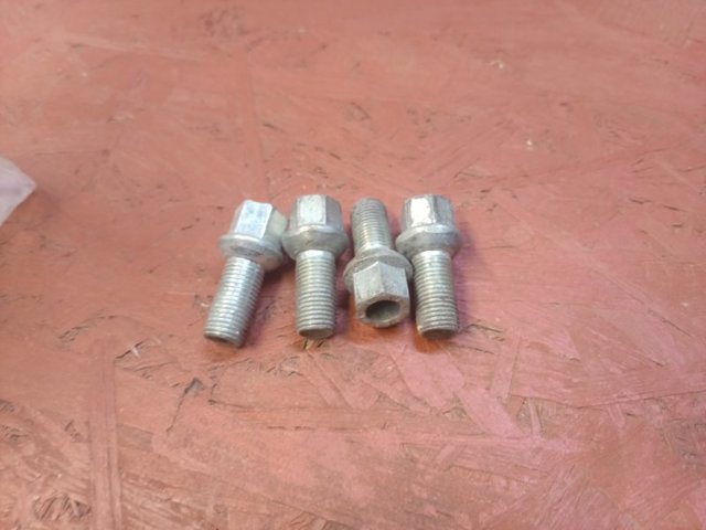 VAG WHT002437 Tornillo de rueda comprar Barcelona