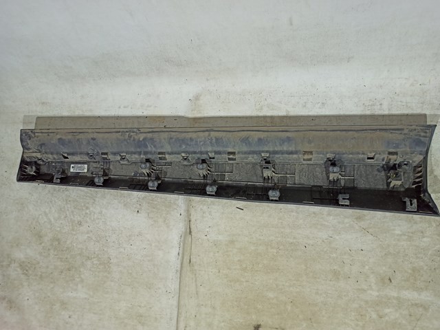 87721N7000 HYUNDAI Moldura de puerta delantera izquierda inferior  en stock Córdoba