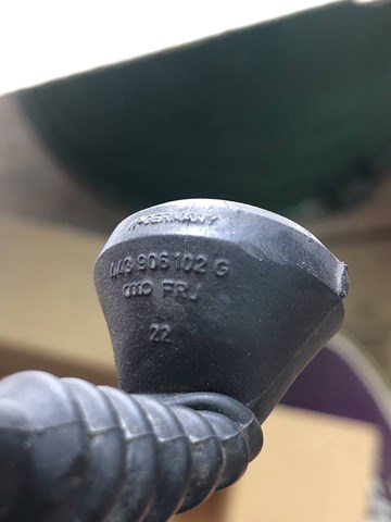 VAG 443906102G Cola de escape  disponible España