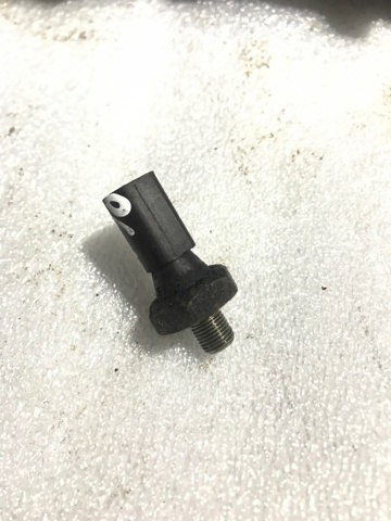 038919081K Sensor de presión de aceite  en stock Sabadell