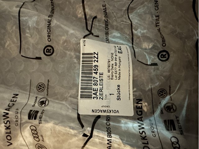3AE8074592ZZ VAG Moldura de parachoques trasero izquierdo comprar Madrid