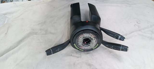 A24690063209051 Mercedes Mando bajo volante