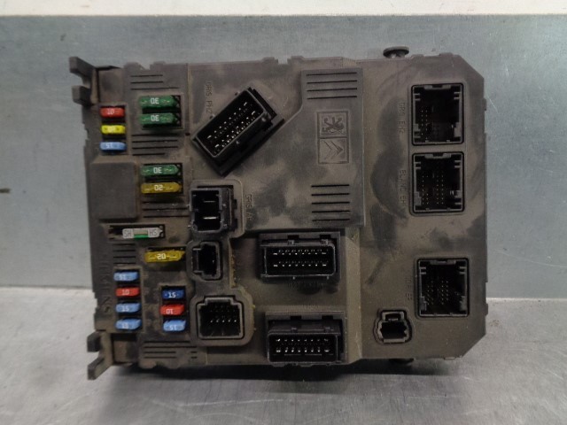  Bloque de relés KIA Carnival 3