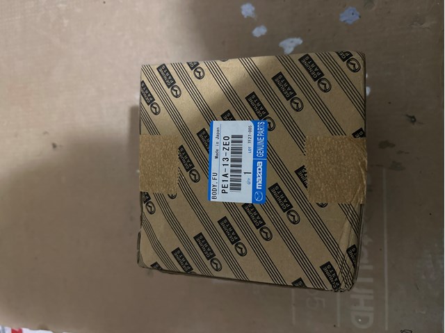 PE1A13ZE0 Mazda Filtro de gasolina