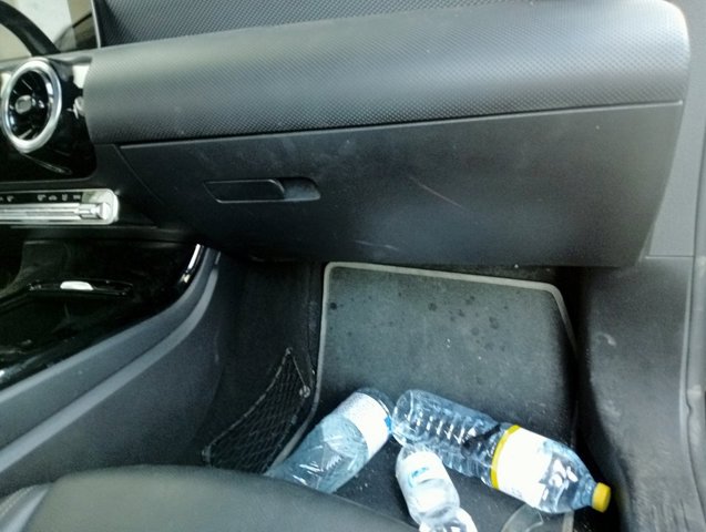 1776801200 Mercedes Guantera