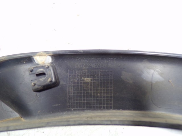 Extensión de la aleta trasera izquierda LR076036 Land Rover