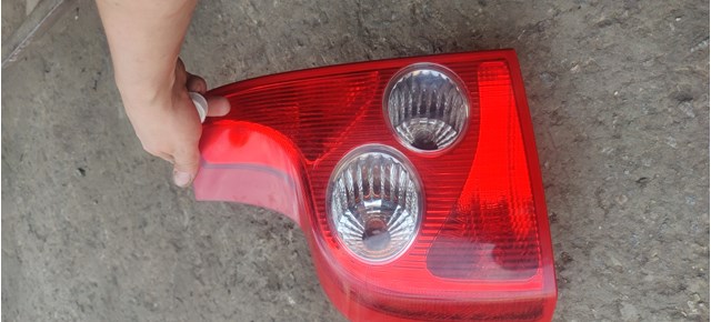 Piloto trasero izquierdo 30612811 Volvo