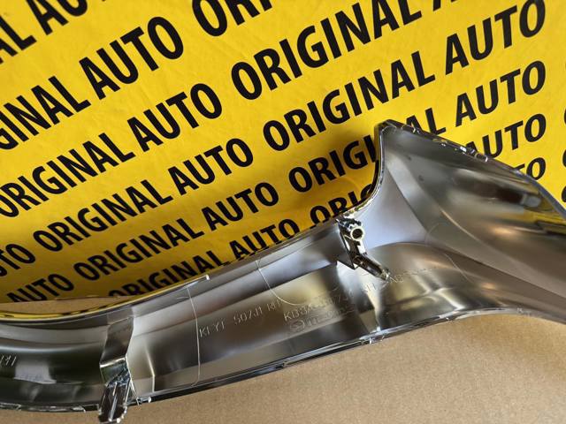 Moldura derecha de la parrilla del radiador KB8A507J1B Mazda