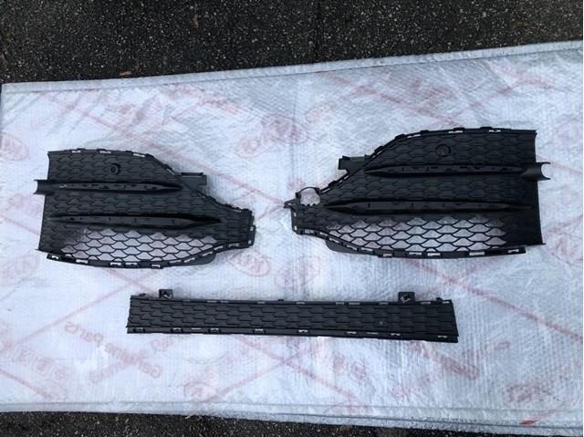 Rejilla inferior del parachoques delantero 1678857503 Mercedes