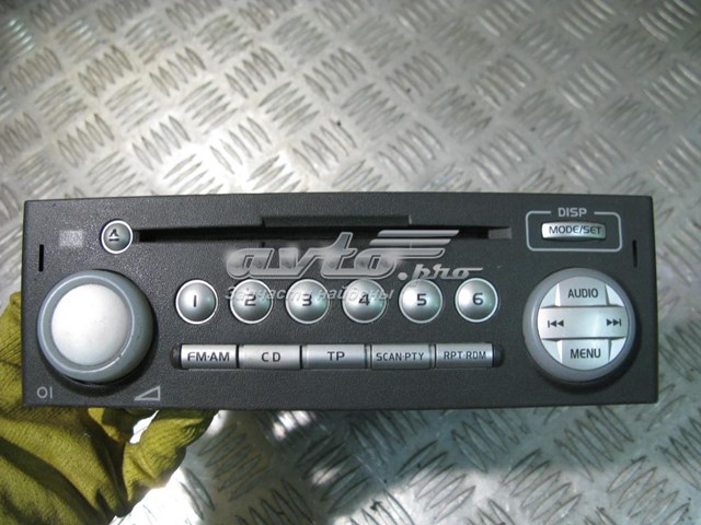 MR587702HB Mitsubishi radio (radio am/fm)