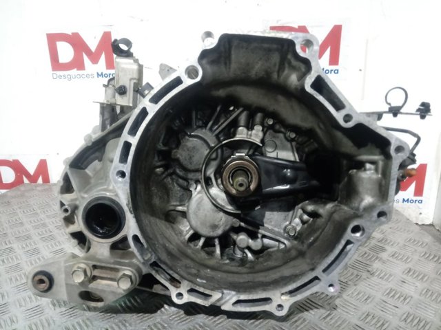 D2C4B Mazda Transimisión manual
