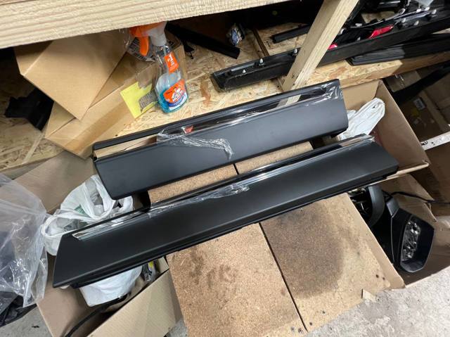 Comprar TK4951RA0B Mazda Moldura inferior de puerta delantera derecha