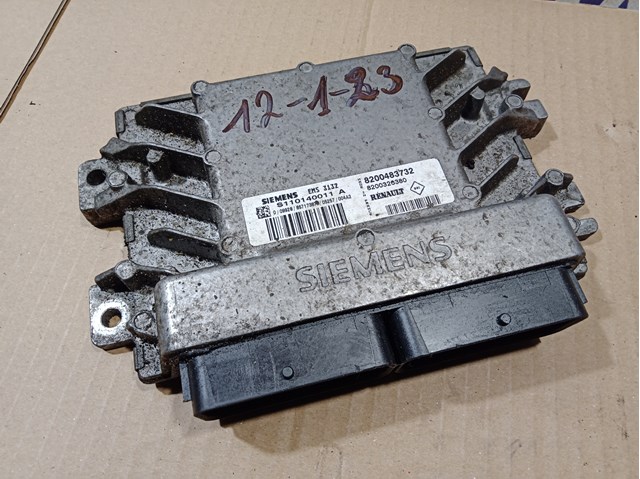 Módulo de control del motor Renault (RVI) 8200483732