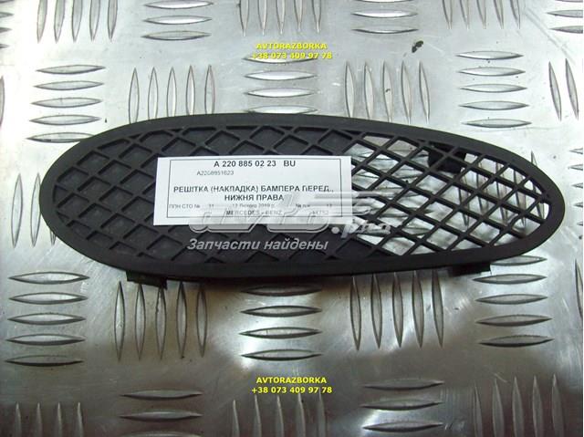 2208850223 Market (OEM) rejilla de ventilación, parachoques trasero, derecha