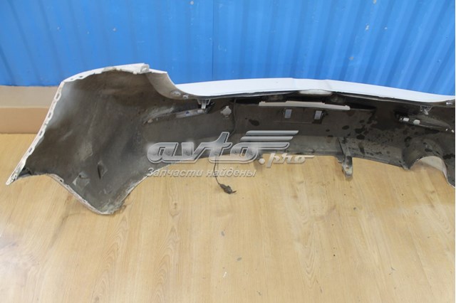 BCD250221F8N Mazda Defensa trasero