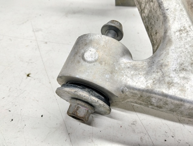 545001DR0A Nissan/Infiniti Brazo inferior derecho de la suspensión delantera