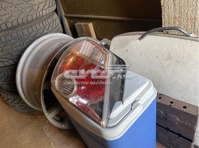 8330A288 Mitsubishi Piloto trasero derecho