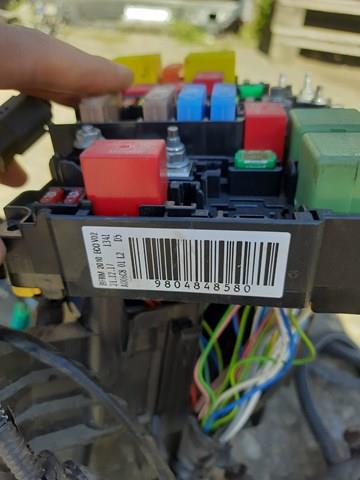 9804848580 Peugeot/Citroen Caja de relés y fusibles