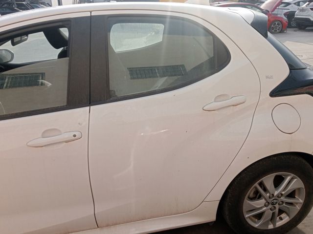 Puerta trasera izquierda 67004K0060 Toyota