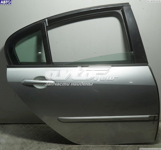 Puerta trasera derecha RENAULT 821000022R
