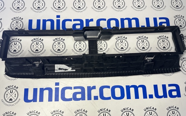 Deflector de aire inferior del radiador A1675050600 Mercedes