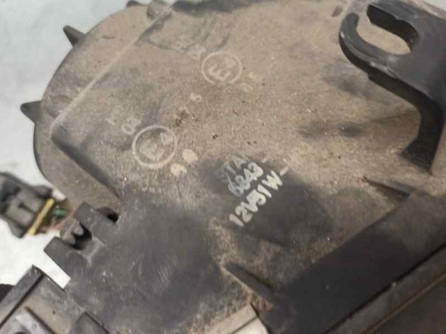 TB825103XA Mazda Luz derecha