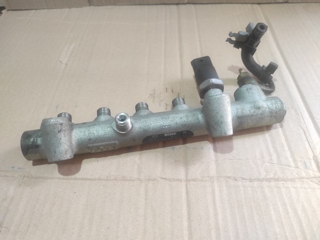 Rampa de combustible 0445214049 Bosch