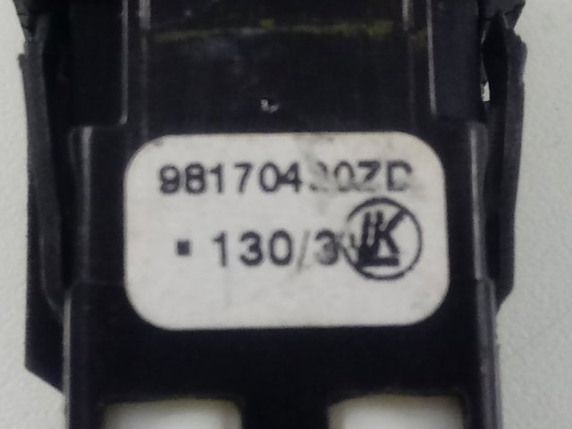  Boton de luz de emergencía Citroen Berlingo 