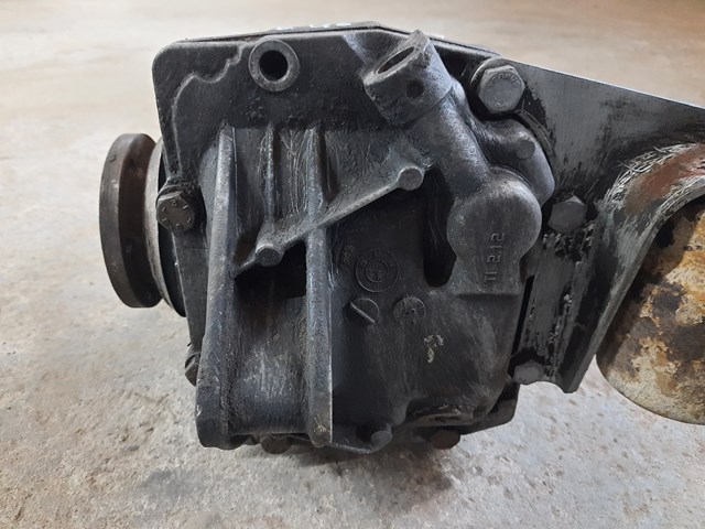 33117508901 BMW tapa trasera caja de cambios