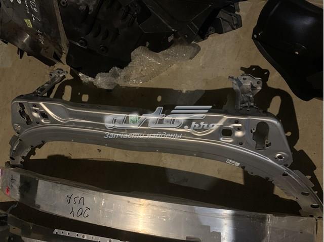 2056204201 Mercedes Cubierta superior del panel frontal (soporte del radiador)