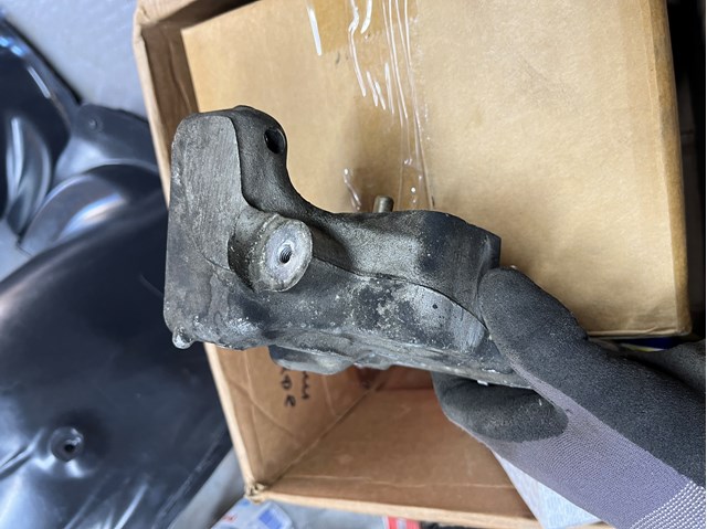 9805300680 Peugeot/Citroen Soporte del soporte izquierdo del motor