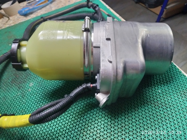 Bomba de dirección asistida 95513507 GM