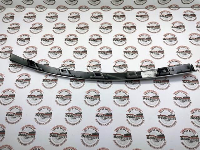 LR098544 Land Rover moldura de parachoques delantero izquierdo