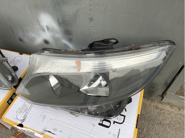 Faro izquierdo A4479065800 Mercedes
