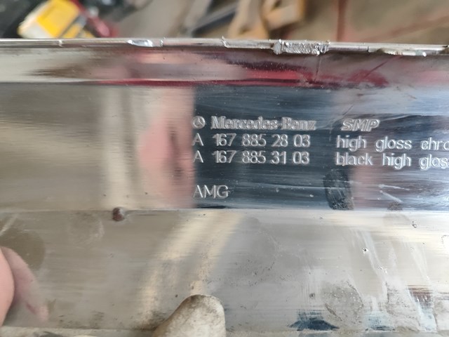 Embellecedor central del parachoques trasero Mercedes A1678853103