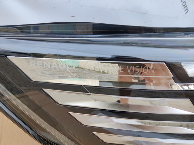 Faro izquierdo 260601790R Renault (RVI)