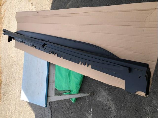 Comprar 1676981601 Mercedes Moldura exterior derecha del umbral