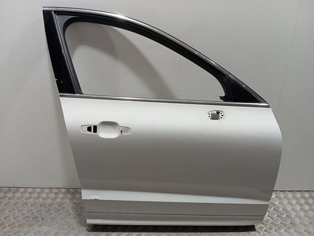 32345931 Volvo Puerta delantera derecha