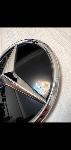 Emblema de la rejilla Mercedes 0008800300
