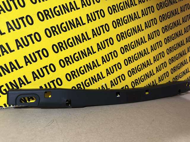 Moldura central del parachoques trasero KB8A50C51A Mazda